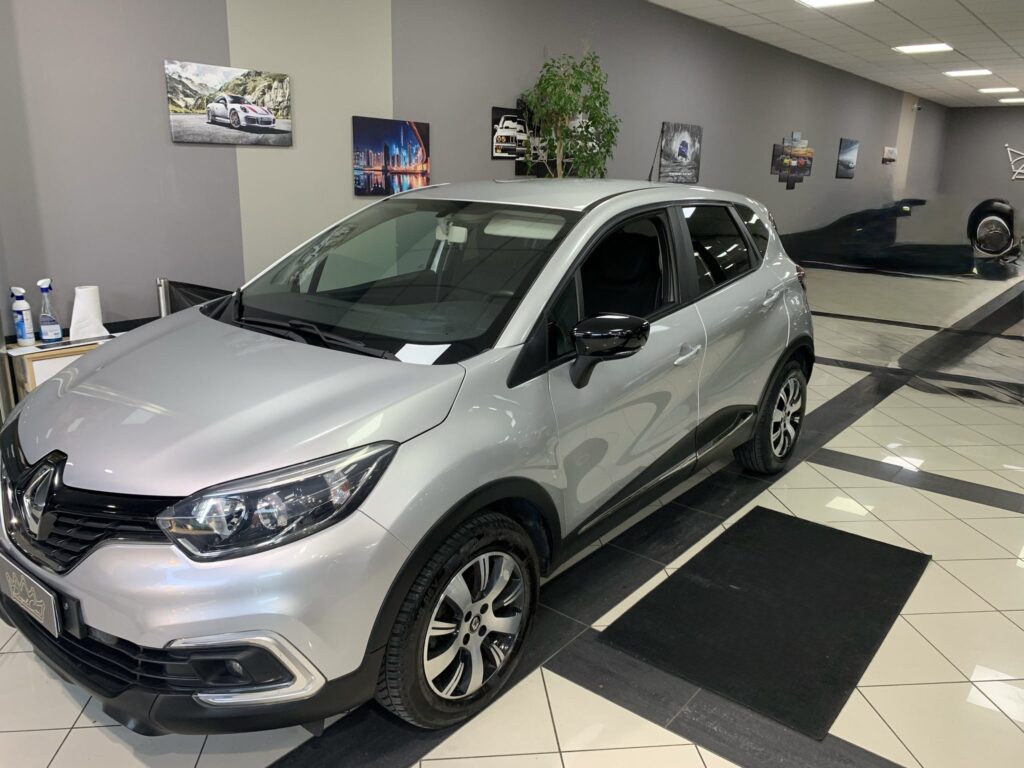 Renault Captur usata in esposizione presso Stilauto Montecatini Terme massa e cozzile