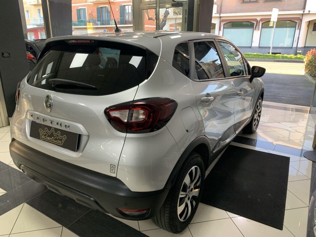 Renault Captur usata in esposizione presso Stilauto Montecatini Terme massa e cozzile