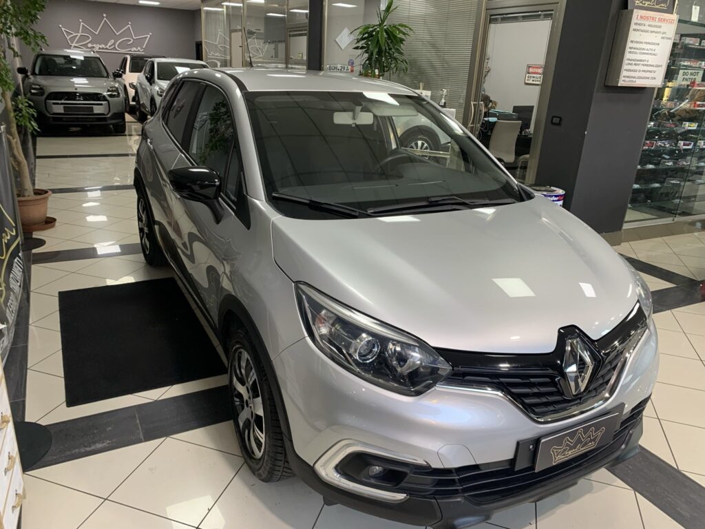 Renault Captur usata in esposizione presso Stilauto Montecatini Terme massa e cozzile